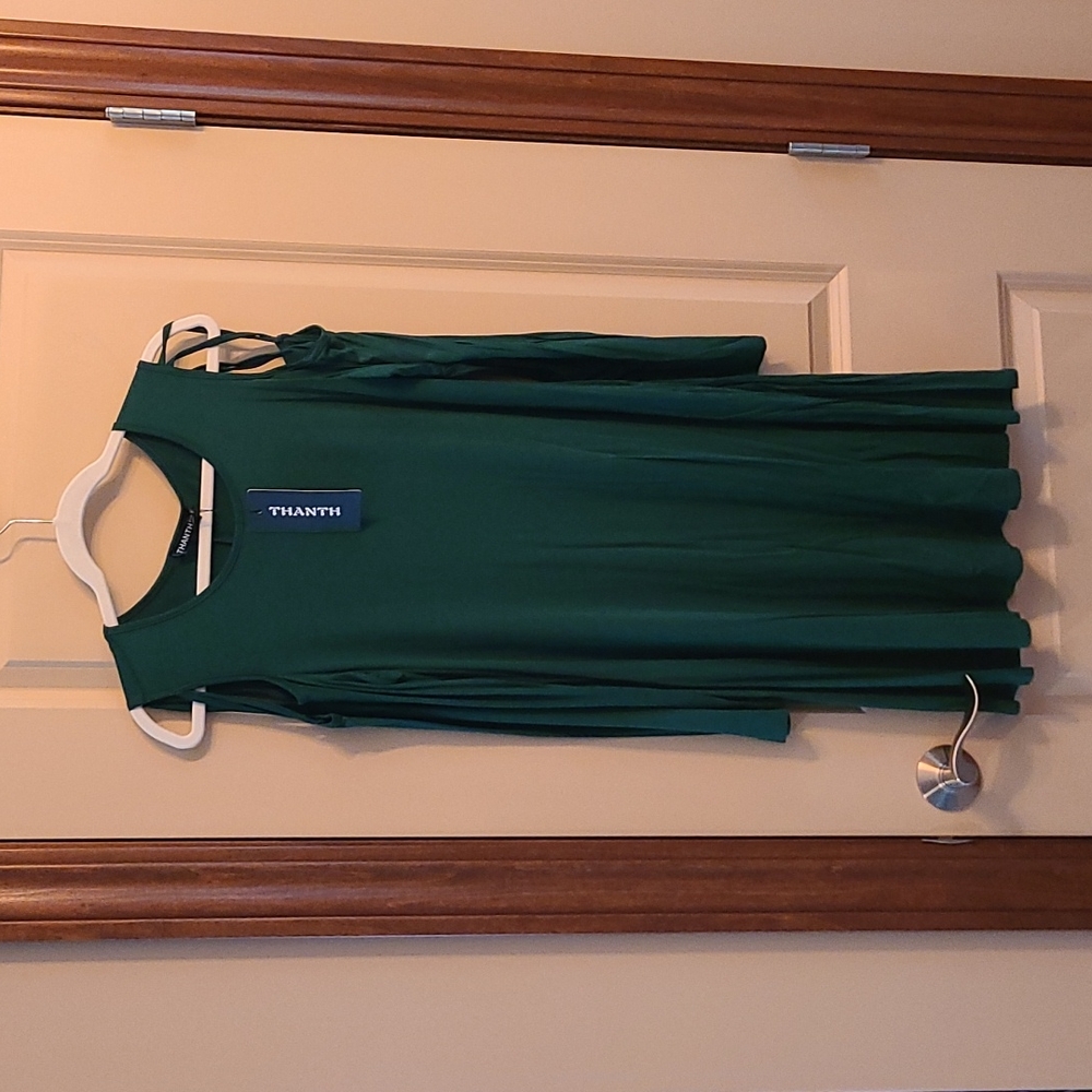 NWT Women's size M Thanth green cold shoulder dress